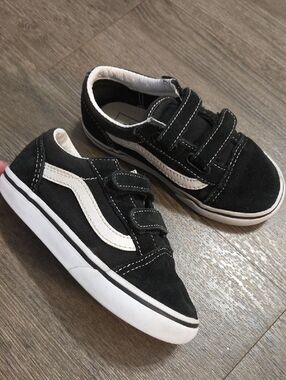 Vans • Kids Black & White Suede Velcro Skate Sneakers
